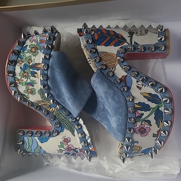 Christian Louboutin - Picture 8 of 9